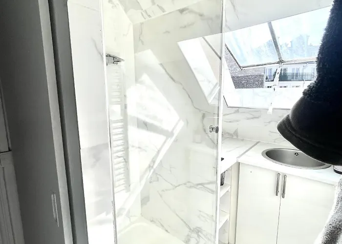 Steps To Arc De Triomphe, 17