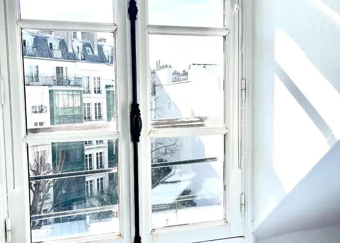 Steps To Arc De Triomphe, 17 * París