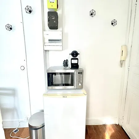 Steps To Arc De Triomphe, 17 *